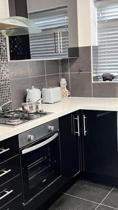 Cheerful 3 Bedroom Townhouse With Free Parking. Billericay Eksteriør bilde