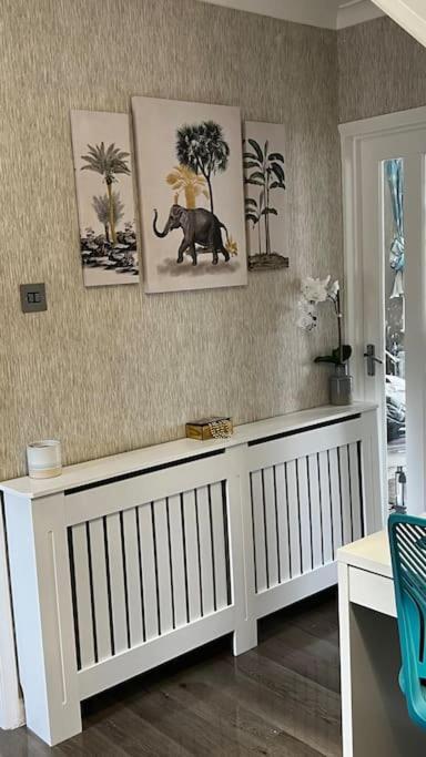 Cheerful 3 Bedroom Townhouse With Free Parking. Billericay Eksteriør bilde