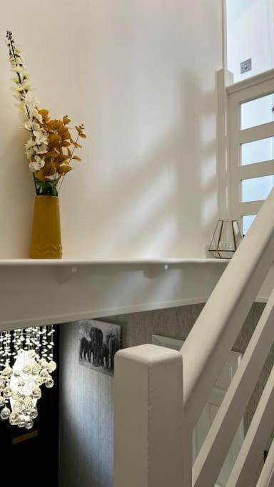 Cheerful 3 Bedroom Townhouse With Free Parking. Billericay Eksteriør bilde
