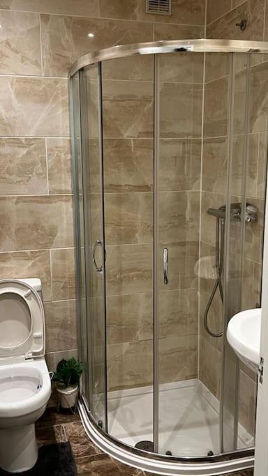 Cheerful 3 Bedroom Townhouse With Free Parking. Billericay Eksteriør bilde