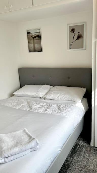 Cheerful 3 Bedroom Townhouse With Free Parking. Billericay Eksteriør bilde