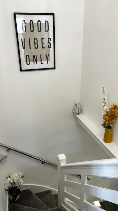 Cheerful 3 Bedroom Townhouse With Free Parking. Billericay Eksteriør bilde