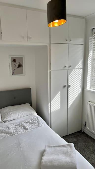 Cheerful 3 Bedroom Townhouse With Free Parking. Billericay Eksteriør bilde