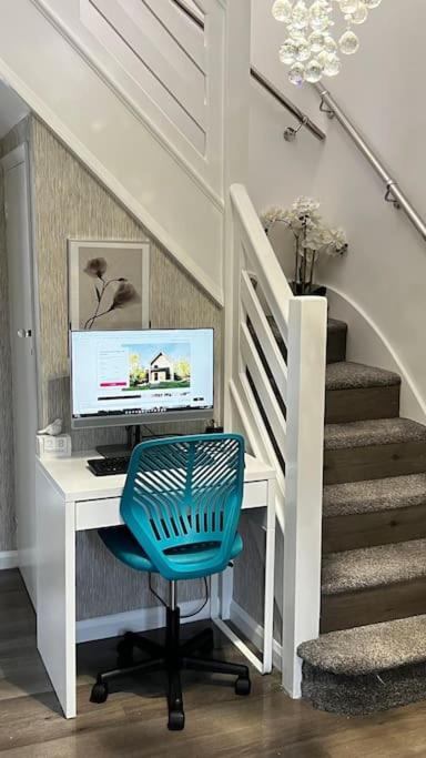 Cheerful 3 Bedroom Townhouse With Free Parking. Billericay Eksteriør bilde