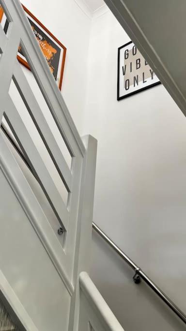 Cheerful 3 Bedroom Townhouse With Free Parking. Billericay Eksteriør bilde